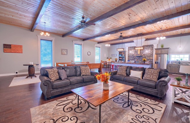 Chapel Valley Lodge - Unique, in the Hocking Hills