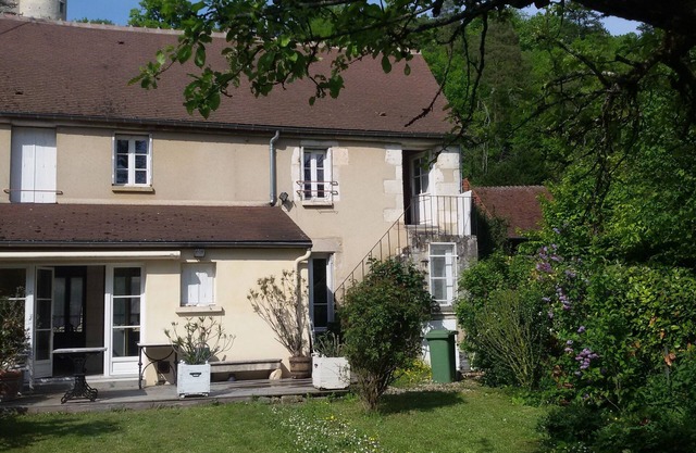 Charming house in a listed village halfway between VEZELAY and PUISAYE