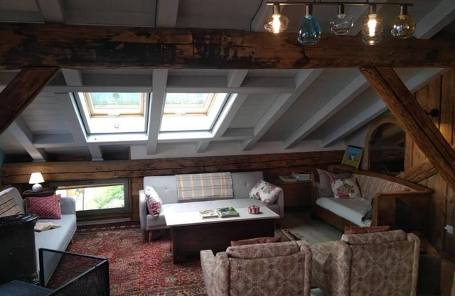 Character chalet in a small hamlet 5 minutes from the slopes
