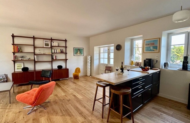 Character family home in the bay of Mont Saint Michel - sleeps 10