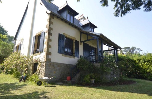 CHARACTER VILLA FROM THE 1930S