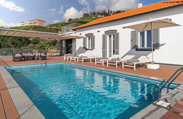 Character villa, sea and Funchal view | Portada