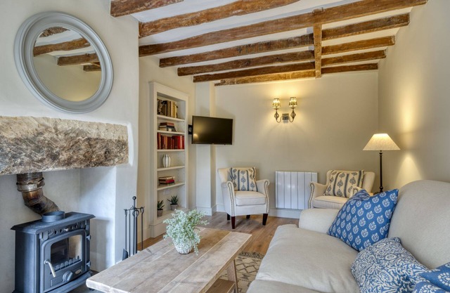 Characterful and stylish dog friendly holiday cottage - Old Post Office Cottage