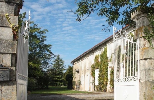 Charente Villa Private Courtyard Pool and Enclosed Mature Gardens