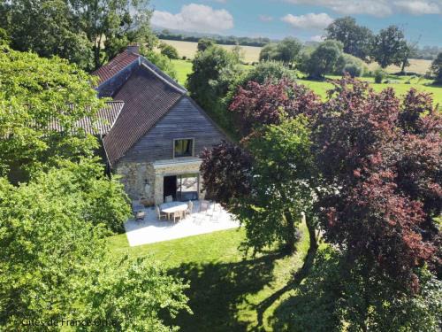 Charmant duplex avec terrasse, animaux acceptés, WiFi inclus - FR-1-497-163