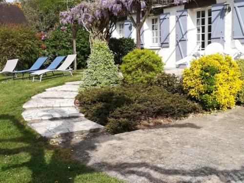 Charmant Gîte Familial au Cœur des Châteaux de la Loire, Jardin Clôturé et Équipements Bébé Inclus - FR-1-491-361