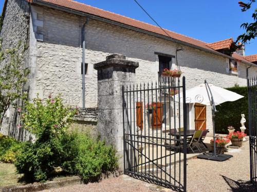 Charmant Gîte XIXe Avec Cour Close - FR-1-381-24
