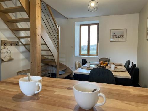 Charmante Bergerie Rénovée avec Piscine Partagée et Jardin - FR-1-489-411