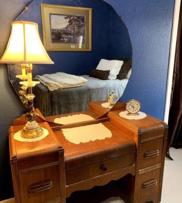Charmer Apt in Historic River Town