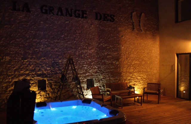 Charming stone cottage with private Jacuzzi in Dordogne Périgord