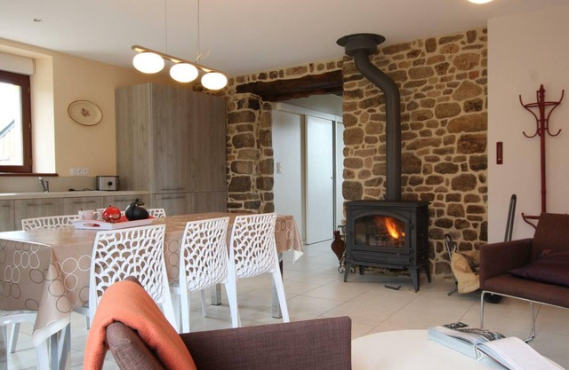 Charming Cottage with Garden, WiFi, and Baby Gear in Tranquil Countryside near Mont Saint-Michel