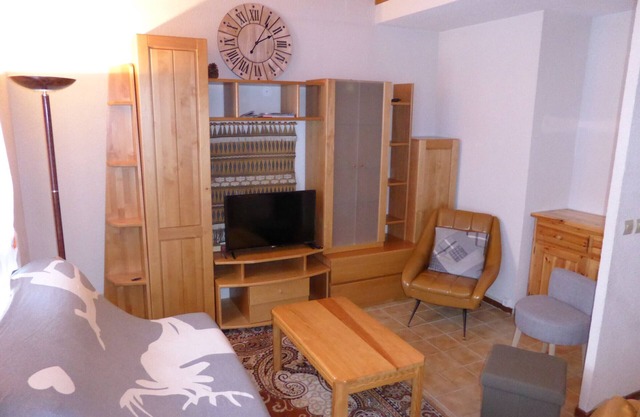 Charming 3-Room Mezzanine Apartment for 8 at Les Contamines-Montjoie, Near Ski Lifts