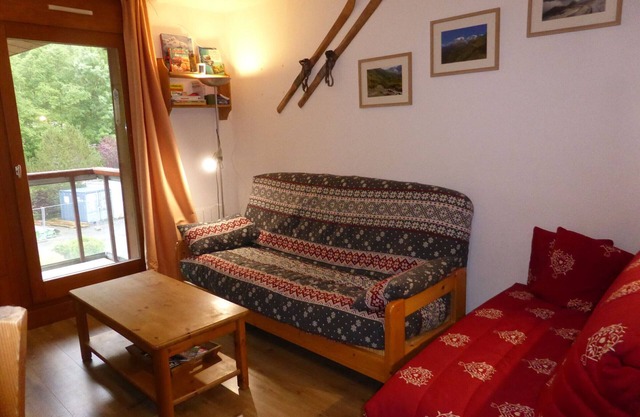 Charming Apartment for 6 in Les Contamines-Montjoie with Balcony, Near Ski Lifts