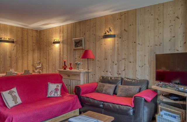 Charming 1-Bed Apartment with Pool & Tennis, 11-min Walk to Megève Centre