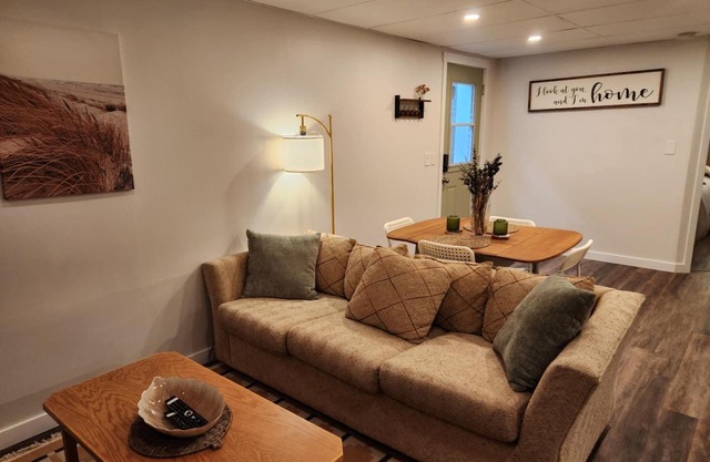Charming 1-bedrm suite with WiFi, AC & pet friendly in West Kelowna