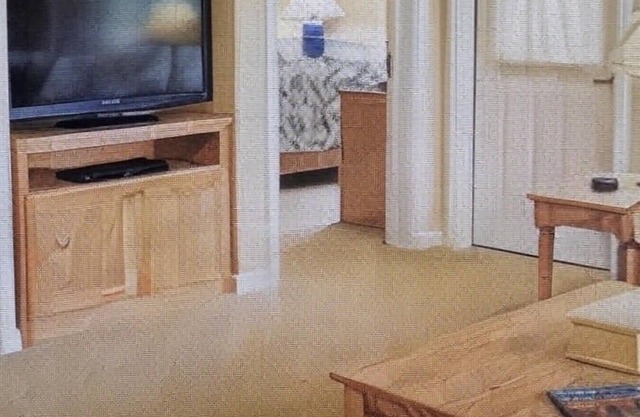 Charming 1-bedroom Deluxe Suite with WiFi, AC in quaint Jeffersonville