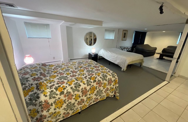Charming 1-bedroom apartment in Dix Hills with AC, WiFi, fitness room, ping pong