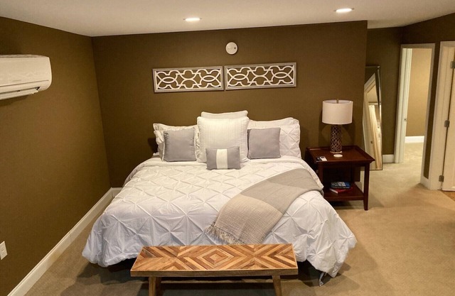 Charming 1-bedroom apartment with WiFi and AC in welcoming downtown Paducah