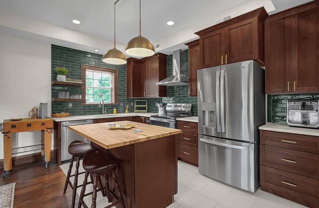 Charming 1-bedroom apartment in pleasant Tarlton. Where modern meets cozy.