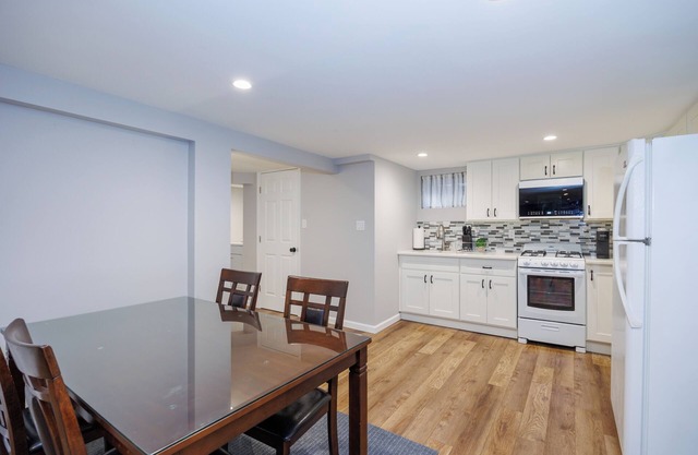 Charming 1-bedroom apt with WiFi, AC in soothing Seaford