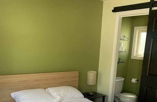 Charming 1-bedroom boutique hotel room in Norwell