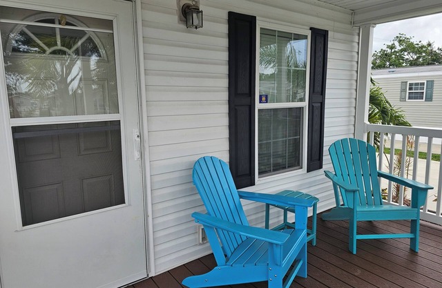 Charming 1-bedroom cottage in peaceful RV Resort only 7 Miles from beaches