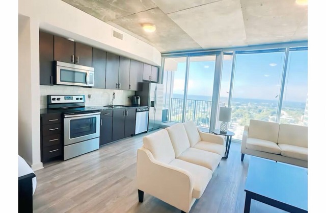 Charming 1-bedroom condo located on the 19th floor in delightful Raleigh.