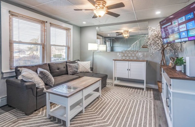 Charming 1-bedroom duplex apartment with WiFi, AC in peaceful Massapequa