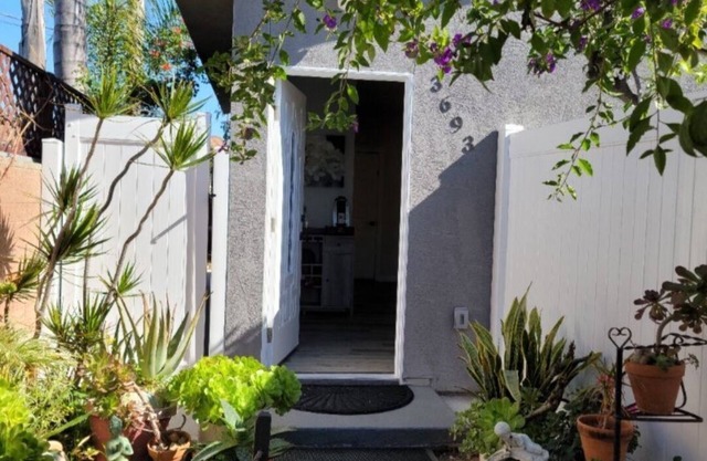 Charming 1-bedroom guesthouse with WiFi and AC in brilliant San Diego