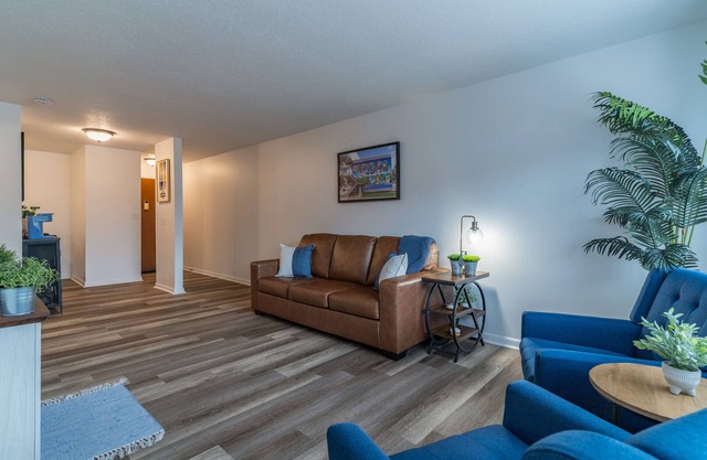 Charming 1-bedroom apartment in historic downtown Cedar Falls with AC.