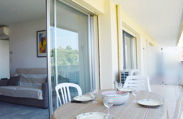 Charming 1-BR Apt in Antibes with Balcony, Near Beach