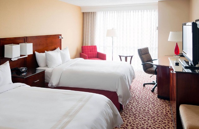 Charming 160-bedroom hotel with AC, fitness room in lovely Cleveland