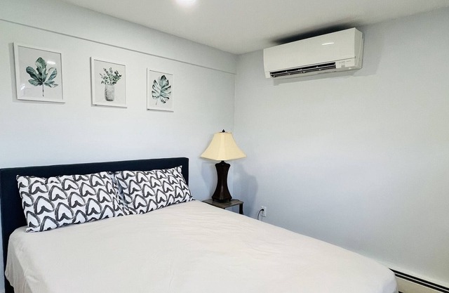 Charming 1B1B W/Private Entrance