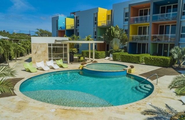 Charming 1BR1BA Condo in Great Location with Pool!