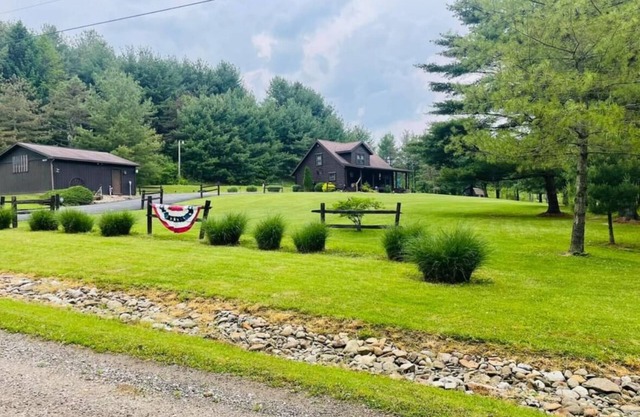 Charming 2/2, private cabin in adorable Carrollton, close to Amish County 🌸