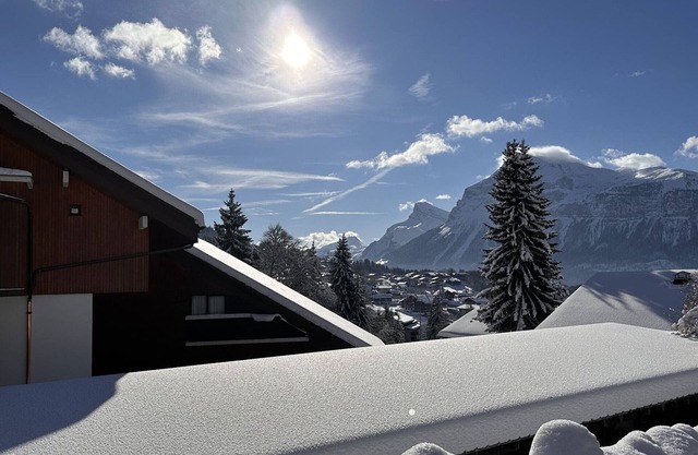 Charming 2-Bedroom Apt for 5 Near Pistes and Shops, Great Amenities