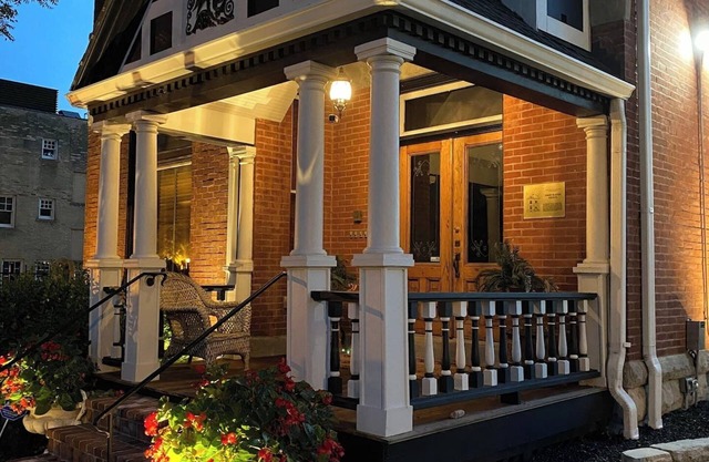 Charming 2 Bdrm Home in Heart of Downtown KC | 34