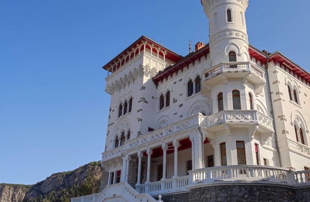 Charming 2-Bed Apartment in a Castle with Pool Access - Jausiers