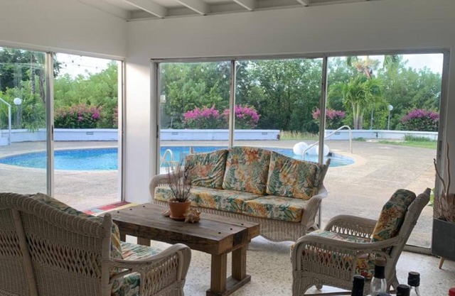 Charming 2-bed with stunning ocean views, breathtaking sunsets & modern interior