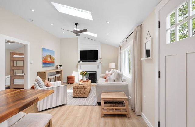 Charming 2-bedroom house in South Kingstown with pass to beach