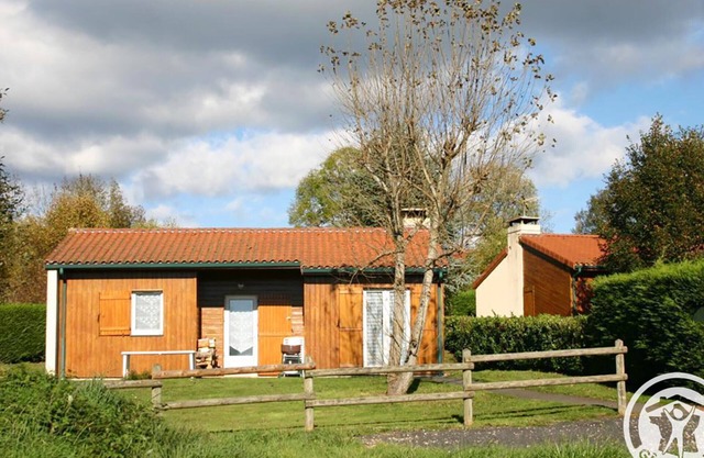 Charming 2-Bedroom Cottage with Fireplace, Terrace, and Open View - Pets Welcome