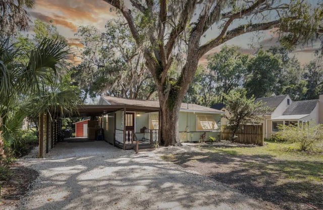 Charming 2-bedroom house in gorgeous Crystal River with WiFi, AC
