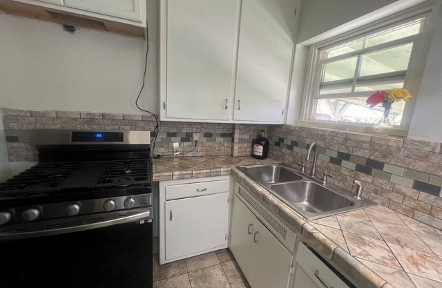 Charming 2-bedroom house in awesome Monterey Park with AC, WiFi