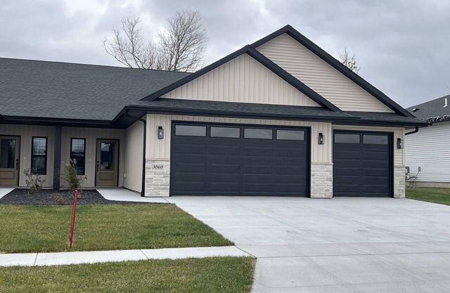 Charming 2-bedroom 2 bath townhome with WiFi, AC in peaceful Ely