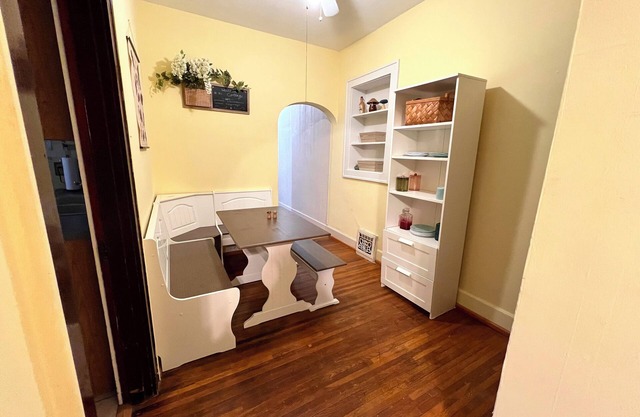 Charming 2-bedroom apartment in beautiful Belleville with WiFi