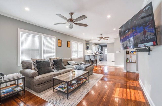 Charming 2-bedroom apartment with WiFi, AC in lovely Massapequa