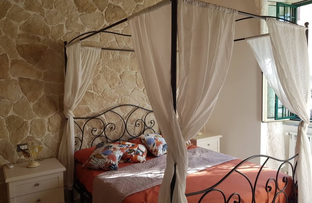Charming 2-bedroom and 2-bathroom apartment with AC, WiFi in Roma