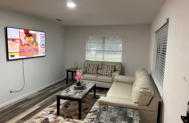 Charming 2-bedroom and 1-bath house with AC, WiFi in fantastic Killeen