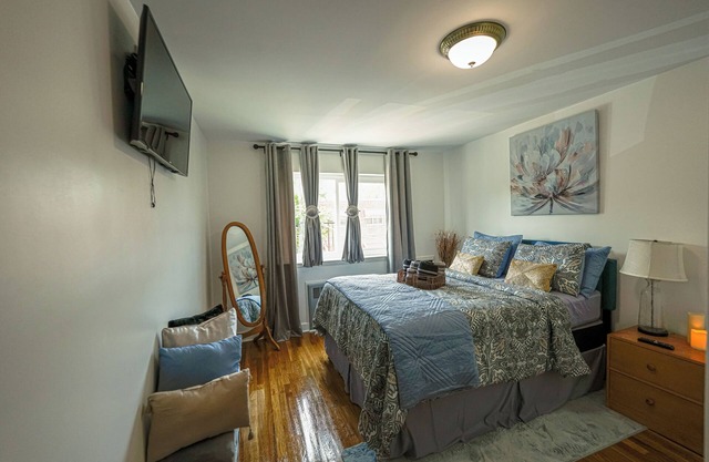 Charming 2-bedroom apartment with WiFi, AC in wonderful Brooklyn
