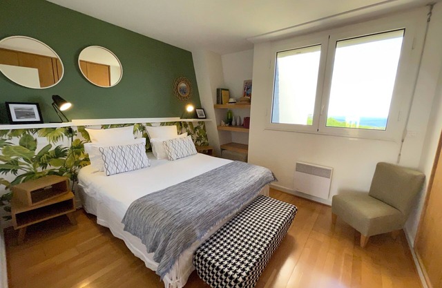 Charming 2-bedroom apartment in Biarritz beautiful ocean view terrace beach